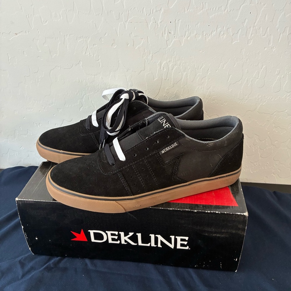 DEKLINE SKATE SHOES ARCHER GUM SOLE SUEDE BLACK SIZE 11.5